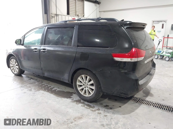 2012 Toyota Sienna XLE AAS z VIN 5TDYK3DC2CS197032, wystawiony jako IAAI lot #41942666 z przebiegiem 304 582 mil mil oraz . Historia ofert i sprzedaży dostępna na DreamBid. Obrazek 3.