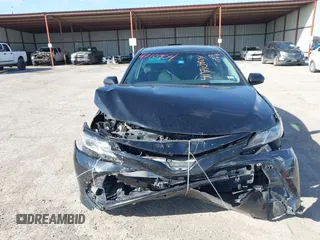 2019 Toyota Camry LE z VIN 4T1B11HK8KU197444, wystawiony jako IAAI lot #41710904 z przebiegiem 137 766 mil mil oraz . Historia ofert i sprzedaży dostępna na DreamBid. Obrazek 12.