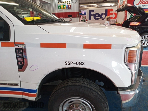 2020 Ford F-250 XL z VIN 1FT7X2BTXLEE50470, wystawiony jako IAAI lot #42786344 z przebiegiem 292 133 mil mil oraz . Historia ofert i sprzedaży dostępna na DreamBid. Obrazek 29.