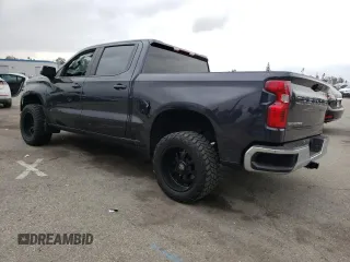 2022 Chevrolet Silverado 1500 LT with VIN 1GCPACEK8NZ618418, listed as a Copart auction lot 55685294 with 33,429 mi miles and Salvage Title. Bid and sale history available at carsss.com. Image 2.