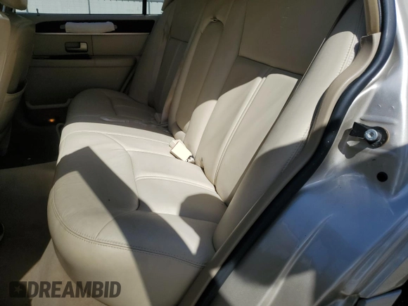2007 Lincoln Town Car Signature Limited z VIN 1LNHM82V77Y617160, wystawiony jako Copart lot #52975225 z przebiegiem 275 067 mil mil oraz Szkoda całkowita • Salvage title. Historia ofert i sprzedaży dostępna na DreamBid. Obrazek 10.