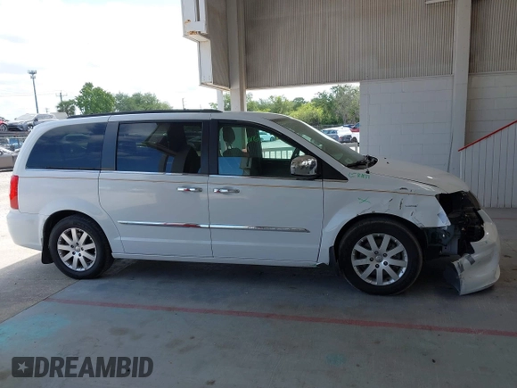 2016 Chrysler Town & Country Touring with VIN 2C4RC1BG5GR149731, listed as a IAAI auction lot 42127879 with 224,631 mi miles. Bid and sale history available at carsss.com. Image 14.