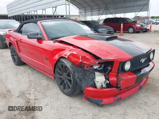 2007 Ford Mustang GT Deluxe z VIN 1ZVHT85H175237646, wystawiony jako IAAI lot #42105476 z przebiegiem 179 433 mil mil oraz . Historia ofert i sprzedaży dostępna na DreamBid. Obrazek 1.