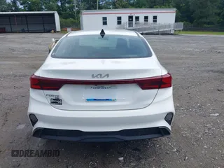 2023 Kia Forte LXS z VIN 3KPF24AD5PE677916, wystawiony jako IAAI lot #42381605 z przebiegiem 39 662 mil mil oraz . Historia ofert i sprzedaży dostępna na DreamBid. Obrazek 15.