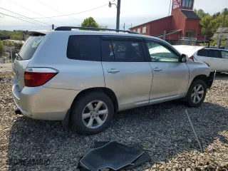 2010 Toyota Highlander with VIN 5TDBK3EH1AS032389, listed as a Copart auction lot 69940654 with 121,001 mi miles and Salvage Title. Bid and sale history available at carsss.com. Image 3.