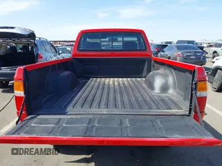 1990 Toyota Pickup DX z VIN JT4RN01P7L7019709, wystawiony jako IAAI lot #42448995 z przebiegiem 144 469 mil mil oraz . Historia ofert i sprzedaży dostępna na DreamBid. Obrazek 8.