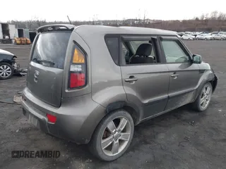 2011 Kia Soul + with VIN KNDJT2A28B7252161, listed as a IAAI auction lot 41908261 with 279,352 mi miles. Bid and sale history available at carsss.com. Image 4.