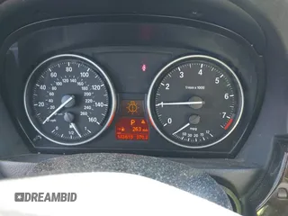 2011 BMW 3 Series 328i xDrive z VIN WBAPK7C51BA970796, wystawiony jako IAAI lot #41886963 z przebiegiem 143 619 mil mil oraz . Historia ofert i sprzedaży dostępna na DreamBid. Obrazek 7.
