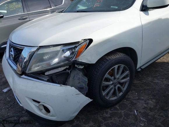 2016 Nissan Pathfinder S with VIN 5N1AR2MN2GC636547, listed as a IAAI auction lot 41304624 with 152,654 mi miles. Bid and sale history available at carsss.com. Image 6.