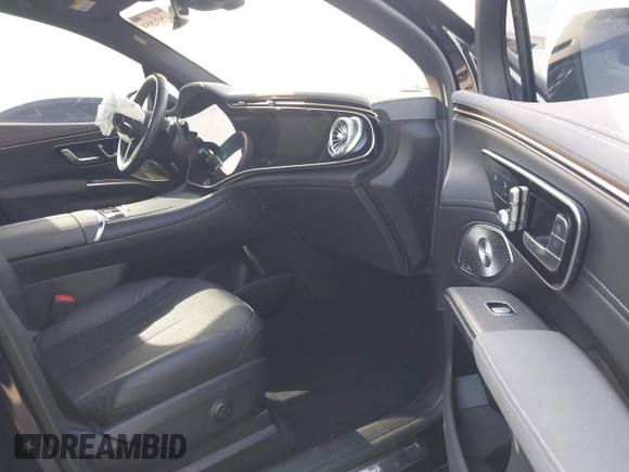 2024 Mercedes-Benz EQS 450+ z VIN 4JGDM2DB8RA032405, wystawiony jako IAAI lot #42034859 z przebiegiem 15 769 mil mil oraz . Historia ofert i sprzedaży dostępna na DreamBid. Obrazek 5.