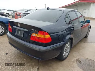 2005 BMW 3 Series 325i with VIN WBAEV33445KW16557, listed as a IAAI auction lot 41563840 with 228,001 mi miles. Bid and sale history available at carsss.com. Image 4.