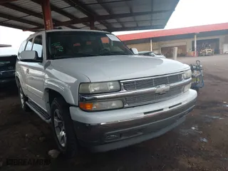 2005 Chevrolet Tahoe LT with VIN 1GNEC13T95R217565, listed as a IAAI auction lot 41361104 with 204,077 mi miles. Bid and sale history available at carsss.com. Image 1.