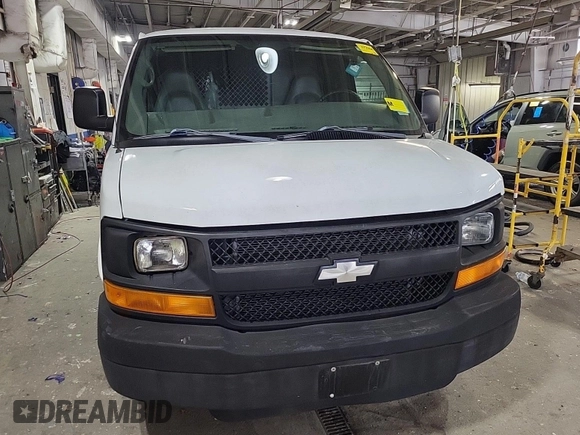2005 Chevrolet Express Cargo z VIN 1GCFG15X451215108, wystawiony jako IAAI lot #42607984 z przebiegiem 127 758 mil mil oraz . Historia ofert i sprzedaży dostępna na DreamBid. Obrazek 26.