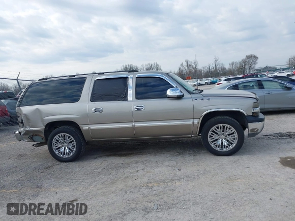2003 Chevrolet Suburban Z71 with VIN 3GNFK16Z33G170733, listed as a IAAI auction lot 41741020 with 204,544 mi miles. Bid and sale history available at carsss.com. Image 13.