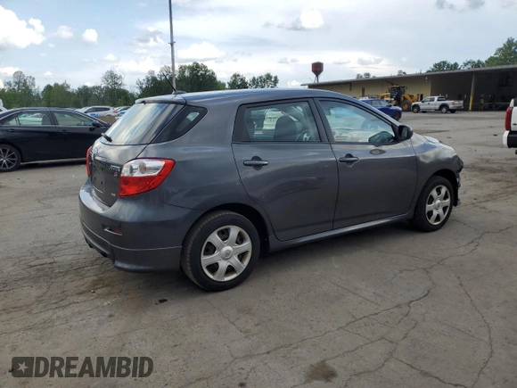 2009 Toyota Matrix S z VIN 2T1LE40E49C011605, wystawiony jako Copart lot #62895715 z przebiegiem 96 378 mil mil oraz Szkoda całkowita • Salvage title. Historia ofert i sprzedaży dostępna na DreamBid. Obrazek 3.