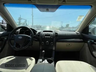 2012 Kia Sorento LX with VIN 5XYKT3A10CG304310, listed as a Copart auction lot 44085085 with 170,280 mi miles and Clean Title. Bid and sale history available at DreamBid. Image 9.