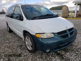 2000 Dodge Caravan ES with VIN 1B4GP74L7YB645653, listed as a Copart auction lot 54732250 with 166,274 mi miles and Non Repairable. Bid and sale history available at carsss.com. Image 1.