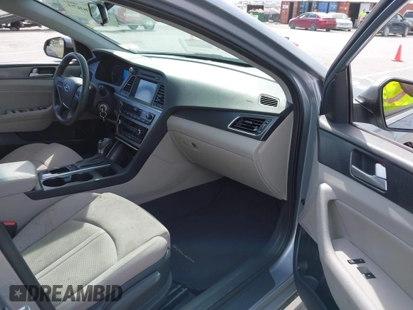 2016 Hyundai Sonata Sport with VIN 5NPE34AF7GH431794, listed as a IAAI auction lot 41838871 with 117,833 mi miles and . Bid and sale history available at DreamBid. Image 5.
