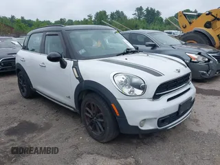 2015 MINI Countryman S z VIN WMWZC5C51FWP45622, wystawiony jako IAAI lot #42450720 z przebiegiem 107 681 mil mil oraz . Historia ofert i sprzedaży dostępna na DreamBid. Obrazek 1.