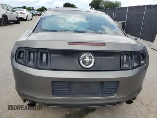 2013 Ford Mustang V6 z VIN 1ZVBP8AM8D5215538, wystawiony jako Copart lot #62214695 z przebiegiem 130 904 mil mil oraz Czysty tytuł • Clean title. Historia ofert i sprzedaży dostępna na DreamBid. Obrazek 6.