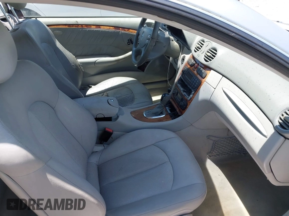 2003 Mercedes-Benz CLK 320 с VIN WDBTJ65J13F034432, выставлен на аукционе IAAI как лот 42811731 с пробегом 210 983 миль миль и . История ставок и продаж доступна на DreamBid. Изображение 5.