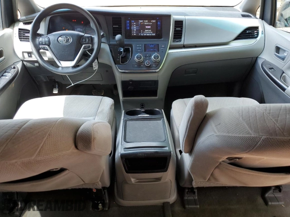 2017 Toyota Sienna LE Auto Access Seat с VIN 5TDKZ3DC4HS895585, выставлен на аукционе Copart как лот 56331015 с пробегом 92 960 миль миль и Списание • Salvage title. История ставок и продаж доступна на DreamBid. Изображение 8.