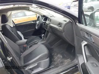 2022 Volkswagen Tiguan SE z VIN 3VV2B7AX4NM093585, wystawiony jako IAAI lot #42267105 z przebiegiem 31 239 mil mil oraz . Historia ofert i sprzedaży dostępna na DreamBid. Obrazek 5.