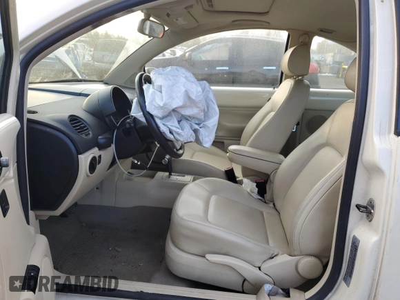 2010 Volkswagen Beetle с VIN 3VWRG3AG5AM031773, выставлен на аукционе Copart как лот 43040385 с пробегом 105 448 миль миль и Списание • Salvage title. История ставок и продаж доступна на DreamBid. Изображение 7.
