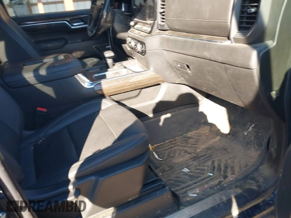 2022 Chevrolet Silverado 1500 RST with VIN 1GCUDEEDXNZ522622, listed as a IAAI auction lot 41363844 with 80,710 mi miles and . Bid and sale history available at DreamBid. Image 5.