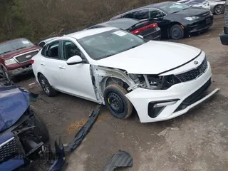 2020 Kia Optima LX z VIN 5XXGT4L36LG440617, wystawiony jako IAAI lot #41461461 z przebiegiem 102 610 mil mil oraz . Historia ofert i sprzedaży dostępna na DreamBid. Obrazek 1.