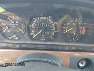 1989 Mercedes-Benz 420 Series 420SEL with VIN WDBCA35E4KA456613, listed as a IAAI auction lot 41145650 with 199,599 mi miles. Bid and sale history available at carsss.com. Image 7.