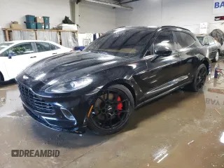 2021 Aston Martin DBX z VIN SCFVUJAW1MTV00712, wystawiony jako Copart lot #88220585 z przebiegiem 17 967 mil mil oraz Szkody całkowita. Historia ofert i sprzedaży dostępna na DreamBid. Obrazek 1.