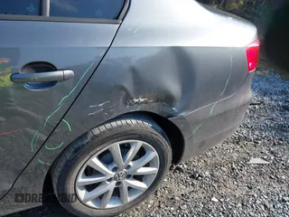 2012 Volkswagen Jetta SE с VIN 3VWDX7AJ3CM327942, выставлен на аукционе IAAI как лот 42146409 с пробегом 165 734 миль миль и . История ставок и продаж доступна на DreamBid. Изображение 6.