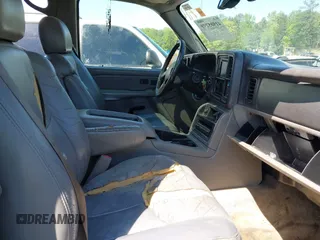2005 Chevrolet Suburban LT with VIN 1GNEC16Z05J141829, listed as a IAAI auction lot 41985299 with 207,990 mi miles. Bid and sale history available at carsss.com. Image 5.