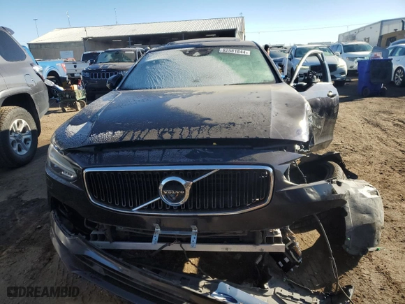 2017 Volvo S90 Momentum with VIN YV1A22MK0H1013224, listed as a Copart auction lot 82581844 with 0 mi miles and Clean Title. Bid and sale history available at carsss.com. Image 5.