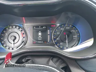 2015 Chrysler 200 S z VIN 1C3CCCBB5FN591009, wystawiony jako IAAI lot #42092195 z przebiegiem 75 943 mil mil oraz . Historia ofert i sprzedaży dostępna na DreamBid. Obrazek 7.