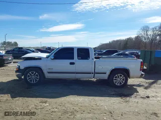 2001 Chevrolet Silverado 1500 LT with VIN 1GCEC19T01Z152616, listed as a IAAI auction lot 41454877 with 208,347 mi miles. Bid and sale history available at carsss.com. Image 14.