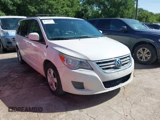 2011 Volkswagen Routan z VIN 2V4RW5DGXBR691854, wystawiony jako IAAI lot #42348045 z przebiegiem 171 002 mil mil oraz . Historia ofert i sprzedaży dostępna na DreamBid. Obrazek 1.