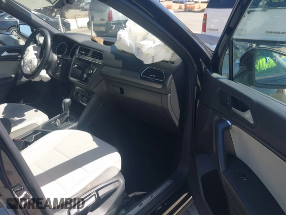 2021 Volkswagen Tiguan SE with VIN 3VV3B7AX0MM015825, listed as a IAAI auction lot 41955268 with 57,909 mi miles and . Bid and sale history available at DreamBid. Image 5.
