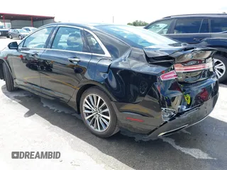 2017 Lincoln MKZ Premiere z VIN 3LN6L5A92HR628287, wystawiony jako IAAI lot #42474344 z przebiegiem 70 010 mil mil oraz . Historia ofert i sprzedaży dostępna na DreamBid. Obrazek 3.