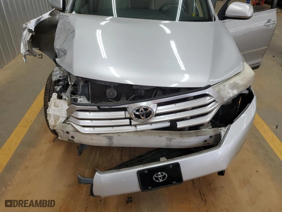 2011 Toyota Highlander with VIN 5TDZK3EH4BS028725, listed as a Copart auction lot 51069885 with 207,161 mi miles and Salvage Title. Bid and sale history available at carsss.com. Image 14.