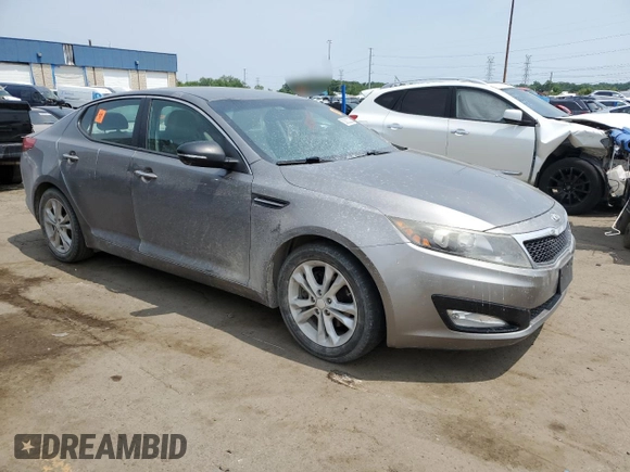 2013 Kia Optima EX z VIN 5XXGN4A74DG090437, wystawiony jako Copart lot #60822225 z przebiegiem 138 596 mil mil oraz Czysty tytuł • Clean title. Historia ofert i sprzedaży dostępna na DreamBid. Obrazek 4.