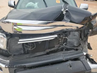 2017 Toyota Tundra Limited z VIN 5TFHW5F10HX606254, wystawiony jako Copart lot #49882695 z przebiegiem Nie podano mil oraz Szkoda całkowita • Salvage title. Historia ofert i sprzedaży dostępna na DreamBid. Obrazek 12.