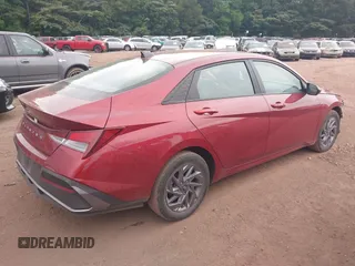 2024 Hyundai Elantra SEL z VIN KMHLM4DG5RU769160, wystawiony jako IAAI lot #42509506 z przebiegiem 38 926 mil mil oraz . Historia ofert i sprzedaży dostępna na DreamBid. Obrazek 4.