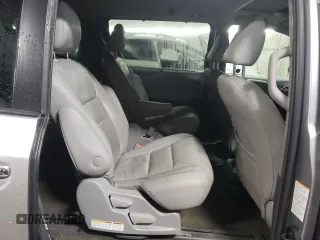 2018 Toyota Sienna XLE z VIN 5TDDZ3DC1JS197031, wystawiony jako Copart lot #44201715 z przebiegiem 180 475 mil mil oraz Szkoda całkowita • Salvage title. Historia ofert i sprzedaży dostępna na DreamBid. Obrazek 12.