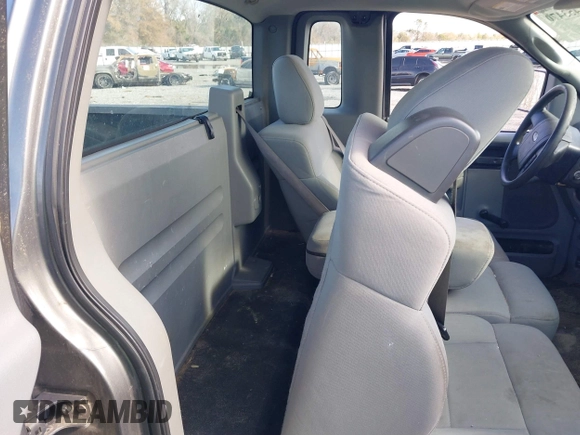 2007 Ford F-150 XL with VIN 1FTRF12267NA13813, listed as a IAAI auction lot 41453470 with 194,286 mi miles. Bid and sale history available at carsss.com. Image 8.