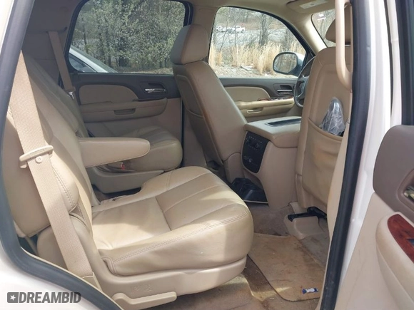 2009 GMC Yukon SLT w/4SB with VIN 1GKFC33059R272099, listed as a IAAI auction lot 41802785 with 240,081 mi miles. Bid and sale history available at carsss.com. Image 8.