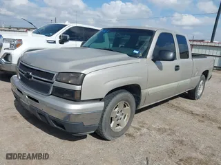 2006 Chevrolet Silverado 1500 LT1 with VIN 1GCEC19V96Z172386, listed as a IAAI auction lot 41496668 with 365,832 mi miles. Bid and sale history available at carsss.com. Image 2.