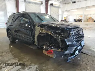2025 Ford Explorer ST-Line with VIN 1FMUK8KH4SGA52900, listed as a Copart auction lot 50527765 with 3,892 mi miles and Salvage Title. Bid and sale history available at carsss.com. Image 4.