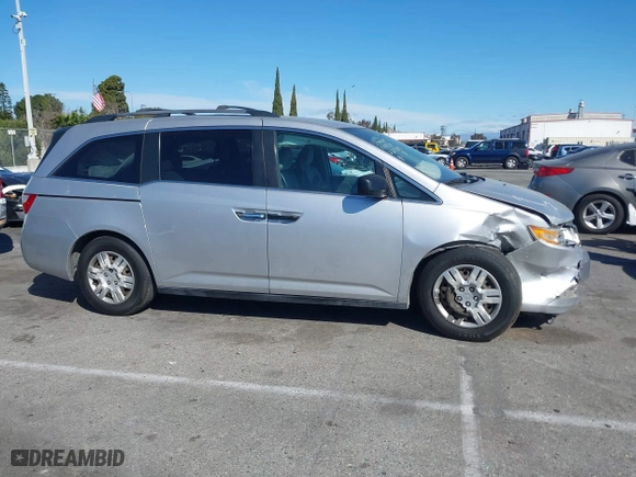2013 Honda Odyssey LX with VIN 5FNRL5H2XDB065141, listed as a IAAI auction lot 41712328 with 174,020 mi miles. Bid and sale history available at carsss.com. Image 13.